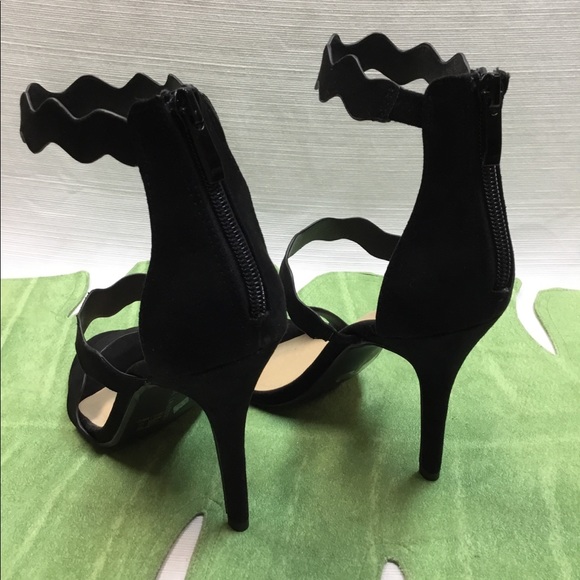 Striking Black Heels by Chinese Laundry - Picture 3 of 8